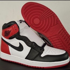 Air Jordan 1 black toe